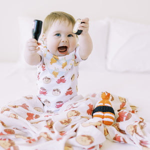 baby laughing in the wee bean organic cotton baby bandana bib in takoytaki